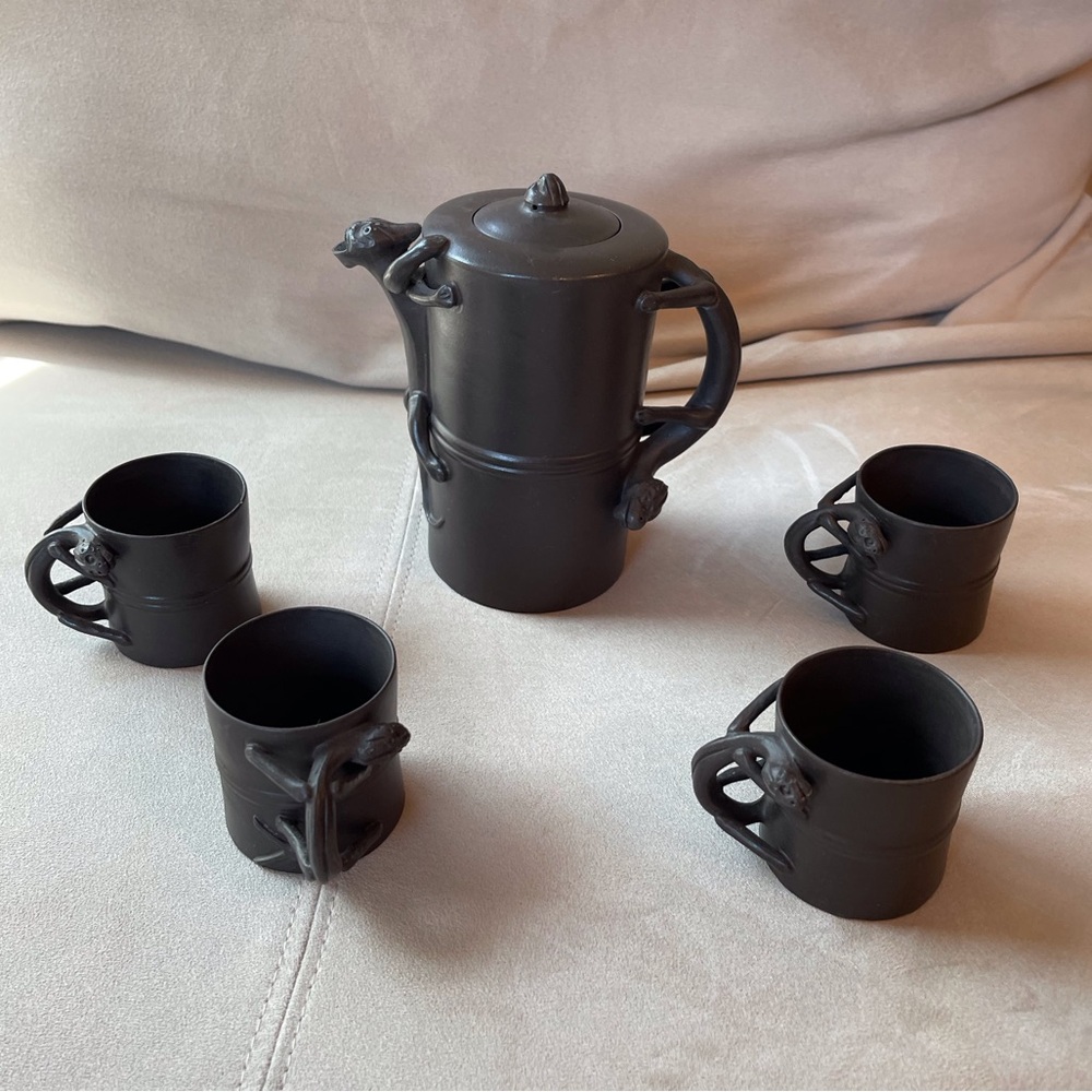 Clay Chinese Yixing Lizard Dragon Teapot with teacups
